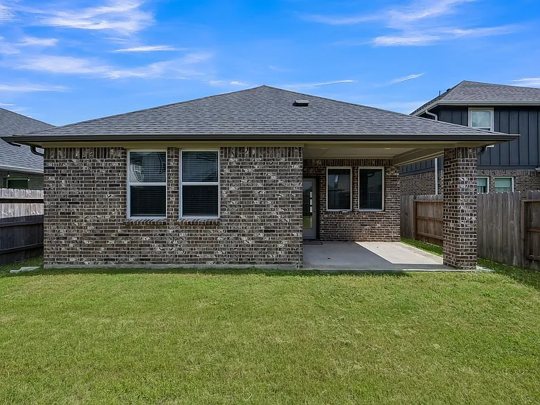 9522 Sugar Berry Dr — Photo 35