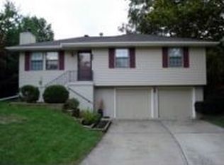 637 SW 35th Ter, Lees Summit, MO 64082