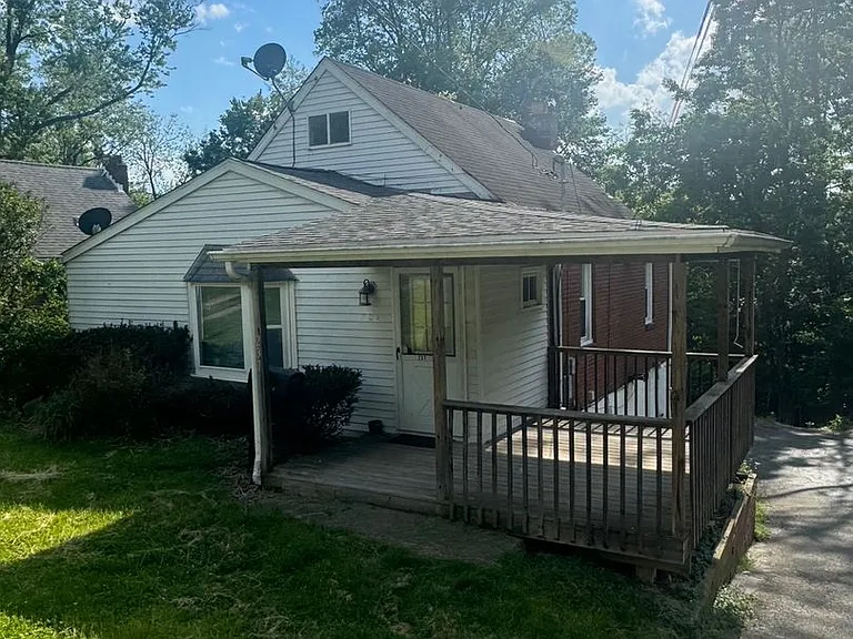 237 Collins Dr — Photo 1