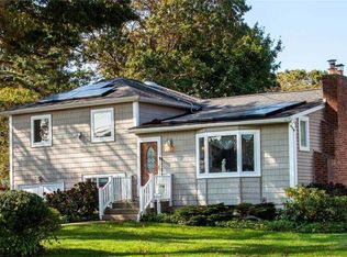 110 Carley Dr, West Sayville, NY 11796