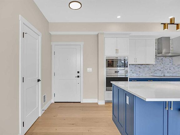 2nd image of 15 Cougar Ridge Lndg SW #409