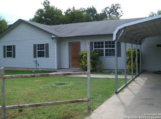 1019 S Getty St, Uvalde, TX 78801