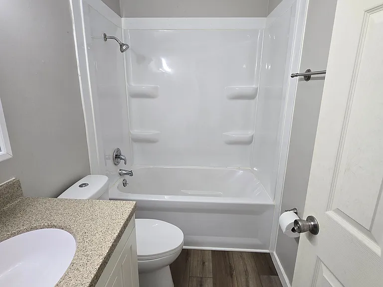 2 bed, 1.5 bath, $825 — Photo 25