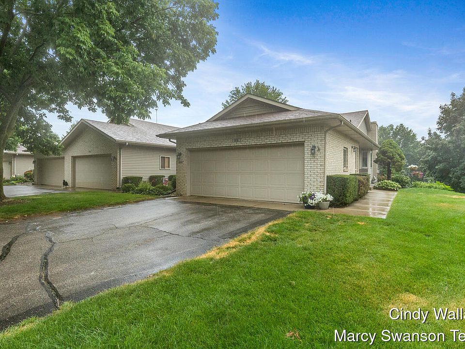 1st image of 910 Amber View Dr SW