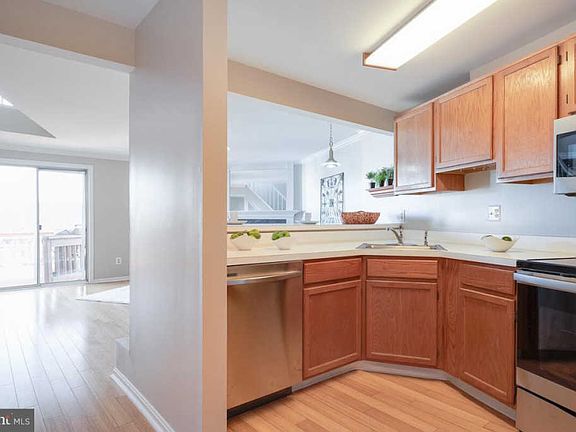 3rd image of 6127 Liverpool Ln