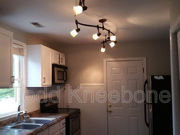 5th image of 1205 Nelwood Dr