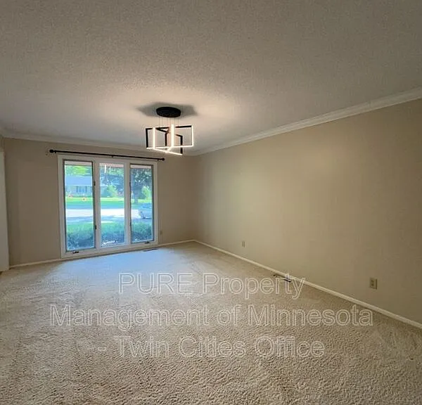 7420 Hyde Park Cir — Photo 13