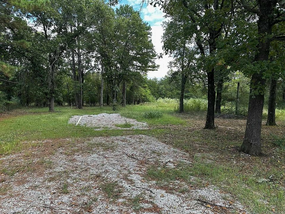 2nd image of 809 Alamo Dr
