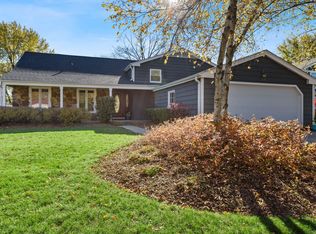 305 Cypress Ln, Libertyville, IL
