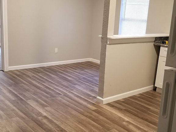 2nd image of 911 Laredo St APT 8