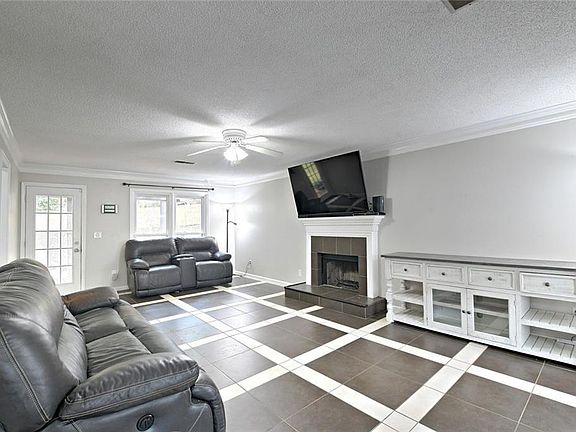 5th image of 2610 Loring Rd NW