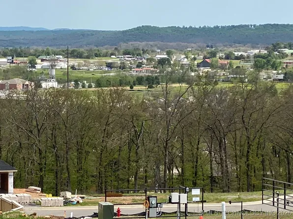 825 Ridgeview Dr, Tahlequah, OK 74464