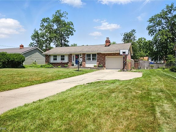 2nd image of 1860 Lancaster Dr