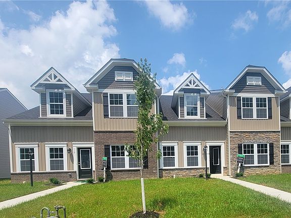 2nd image of 119 Blue Bird Ln