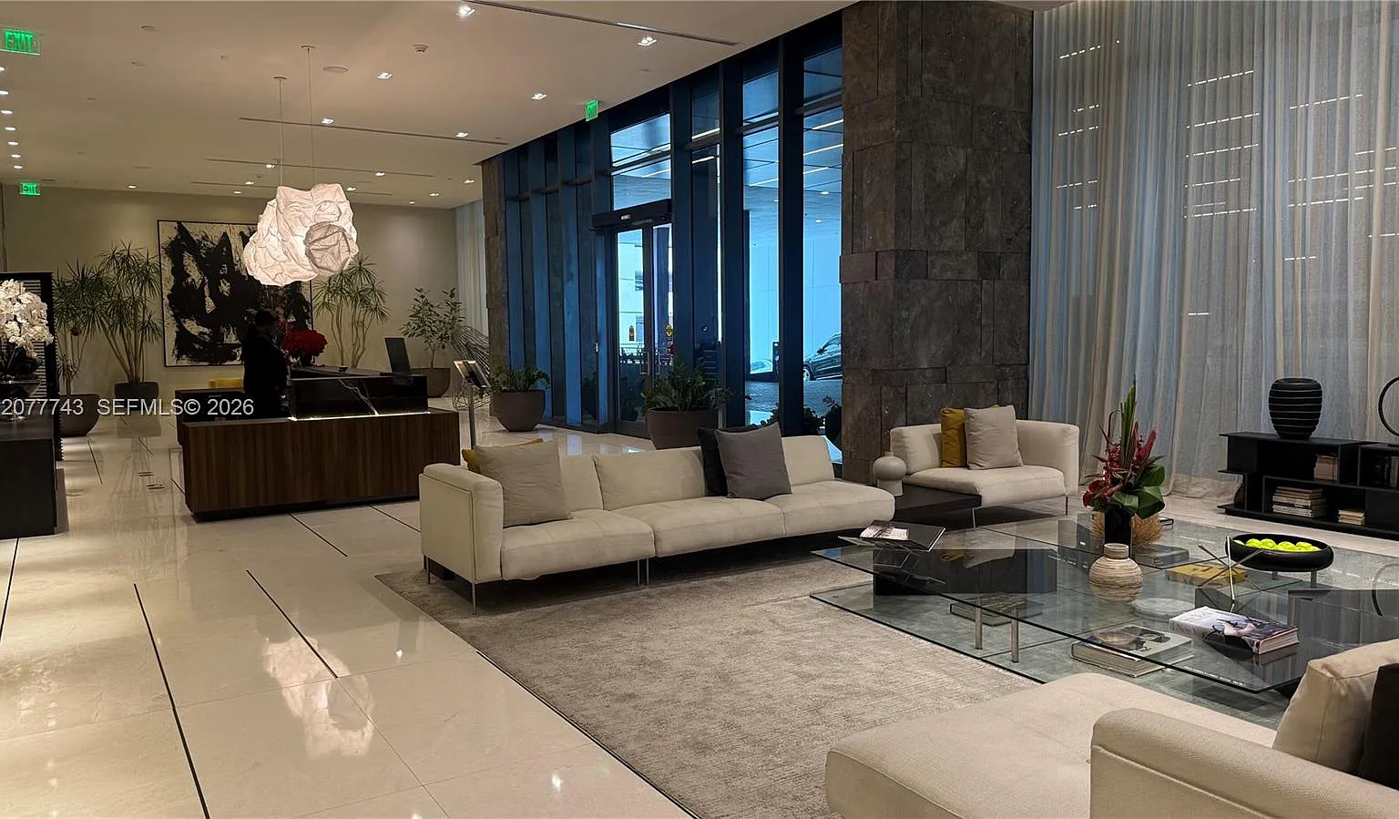 Gran Paraiso Condo — Photo 1