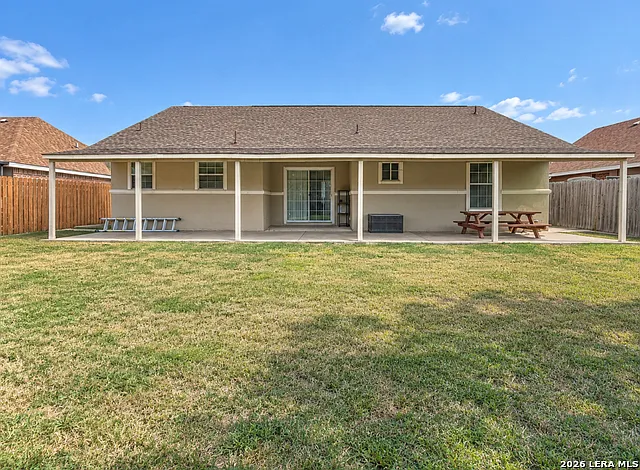 3 bed, 2.0 bath, 1342 sqft, $1,600 — Photo 1