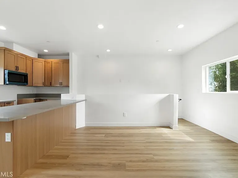 1625 W 227th St — Photo 25