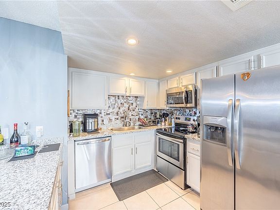 5th image of 929 Sulphur Springs Ln Unit 102