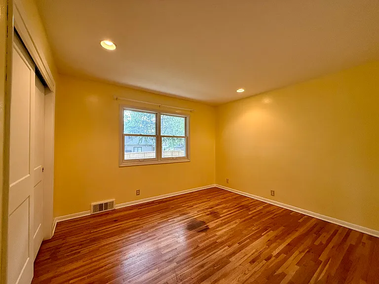 9325 Pauline St — Photo 46