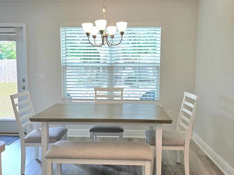 380 Hilburn Ln — Photo 5