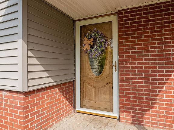 3rd image of 6 Lamar Dr