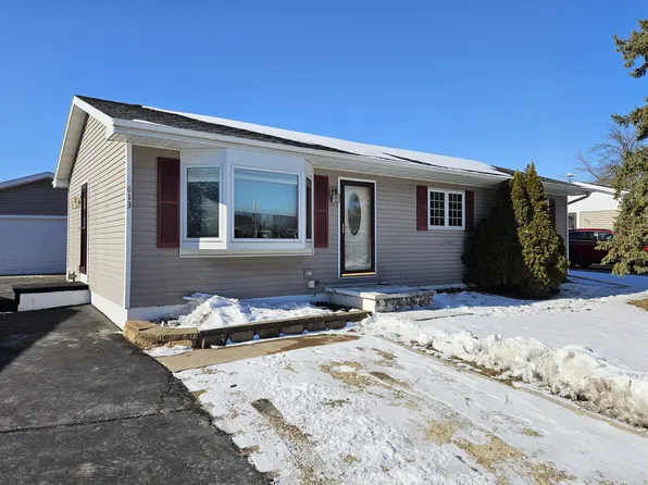 613 McKinley Ave, Omro, WI 54963