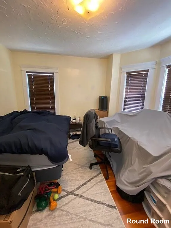 3 bed, 905 sqft, $3,500 — Photo 3