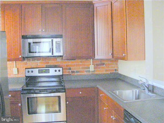 3rd image of 19 E Broad St Unit A-6