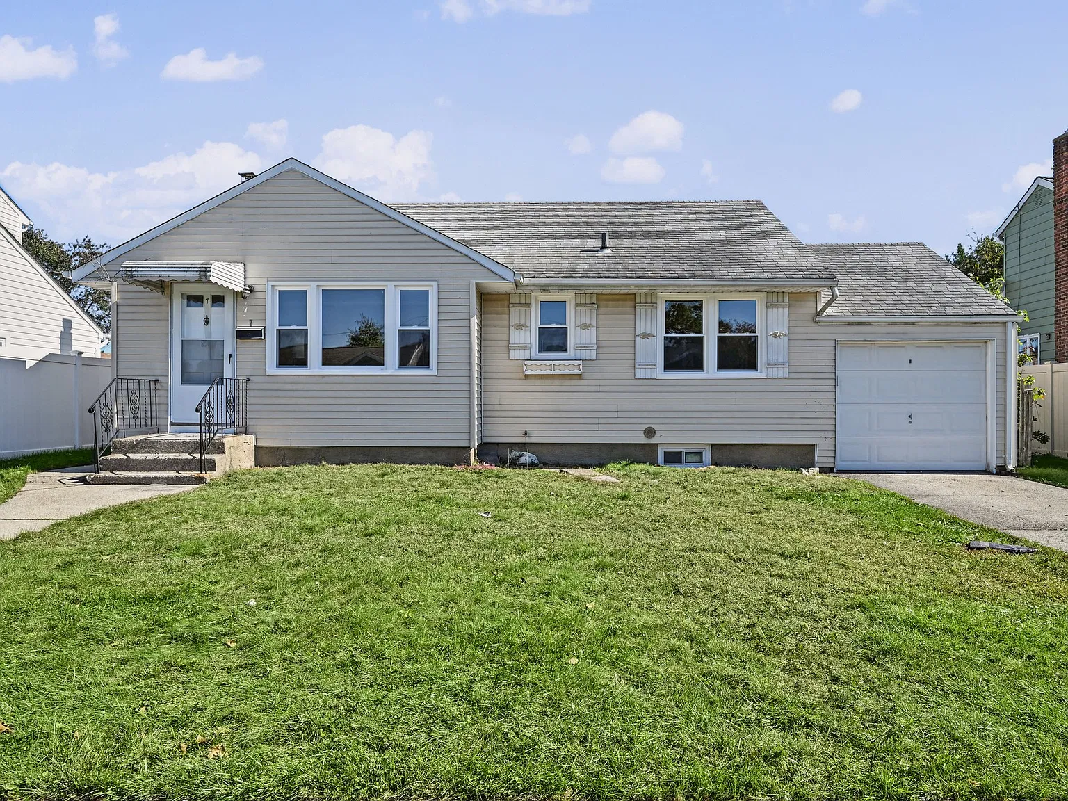 5 bed, $4,395 — Photo 2