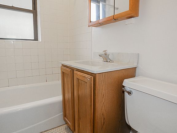 4th image of 3503 N Greenview Ave #1