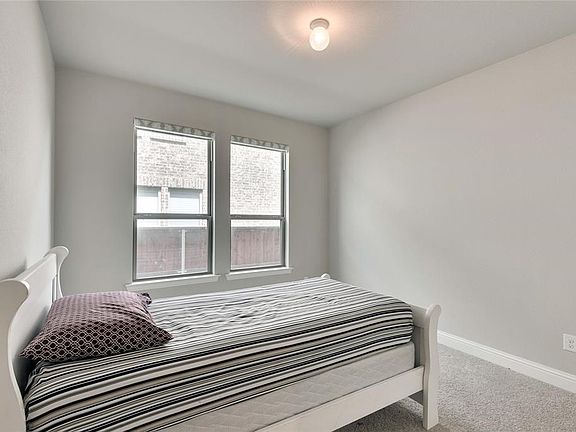 4th image of 261 Driscoll Ln