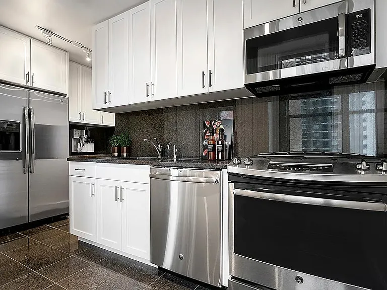 1365 York Ave #18G — Photo 6