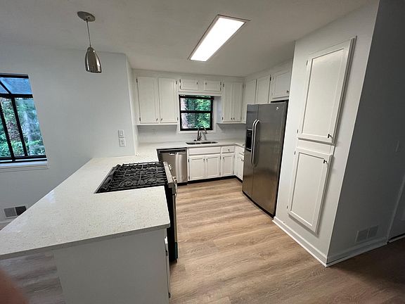 3rd image of 2590 Indian Lake Dr