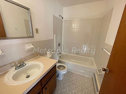 5th image of 2848 46th St APT 3