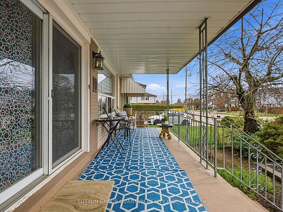 3rd image of 1257 Alexandra Ave