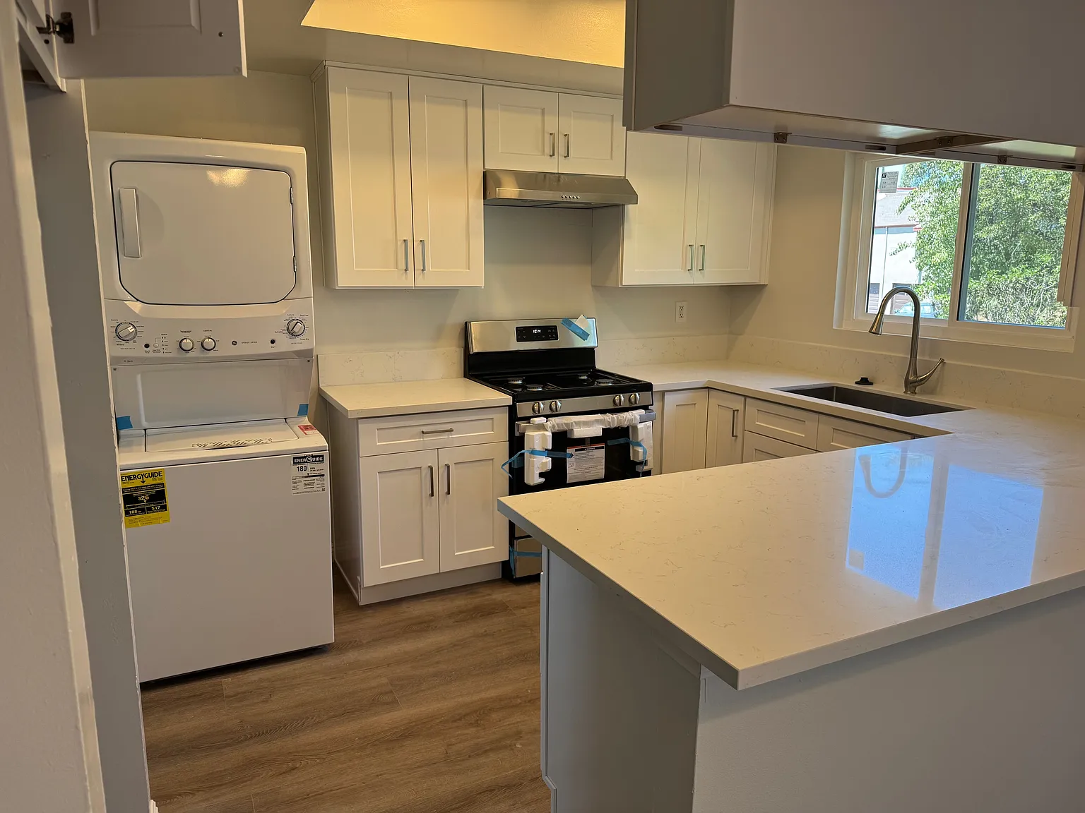 2 bed, 1100 sqft, $2,600 — Photo 2