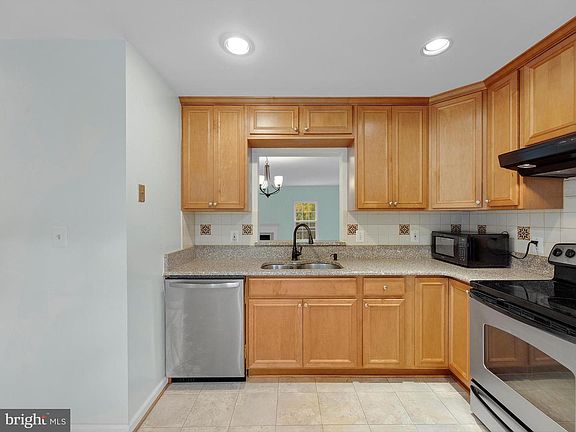 4th image of 19141 Grotto Ln