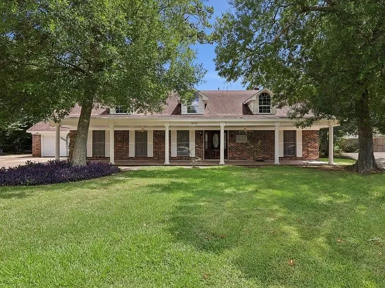 5710 Glasgow Ln — Photo 1