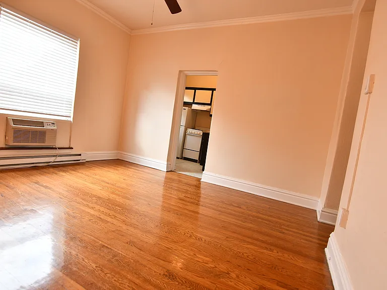 Greystone Court Apartments — Photo 6