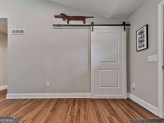 5th image of 1002 Brackett Rd