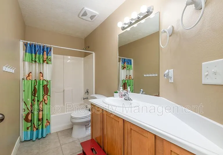 176 N 570th St E — Photo 17