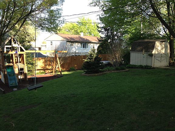 3rd image of 9140 Forest Dr