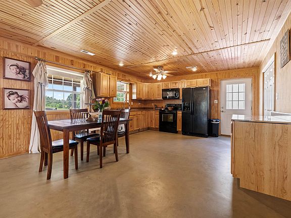 5th image of 2372 Cardinal Rd