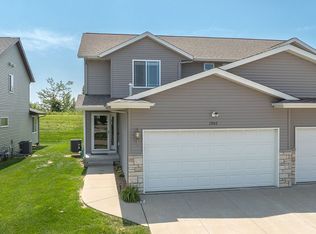 1903 Rosehill Dr SW, Cedar Rapids, IA 52404