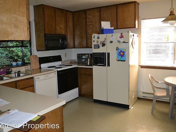 3rd image of 1472 Glenwood Dr