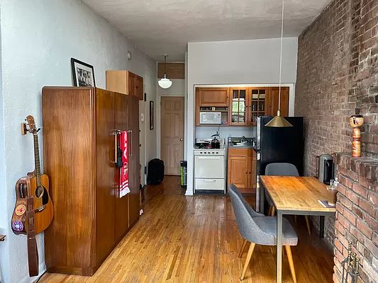 4th image of 242 W 4th St APT 5A