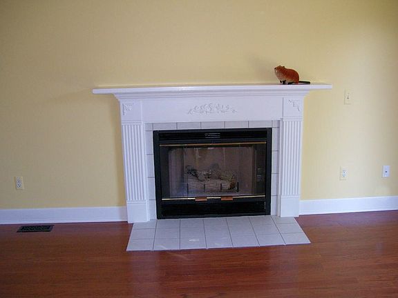 3rd image of 612 Woodcreek Cir