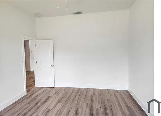 3 bed, 2366 sqft, $2,000 — Photo 3