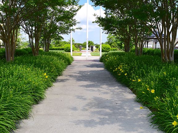 4th image of 30106 Plantation Dr