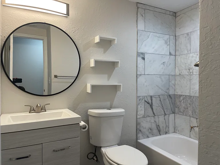 1805 N Manhattan Ave — Photo 12
